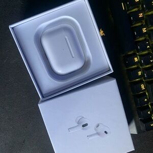 Apple White Earbud Headphones